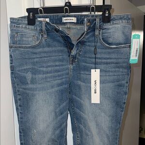 Vigoss Distressed Mid-Rise Stretch Marley Capris (NWT)